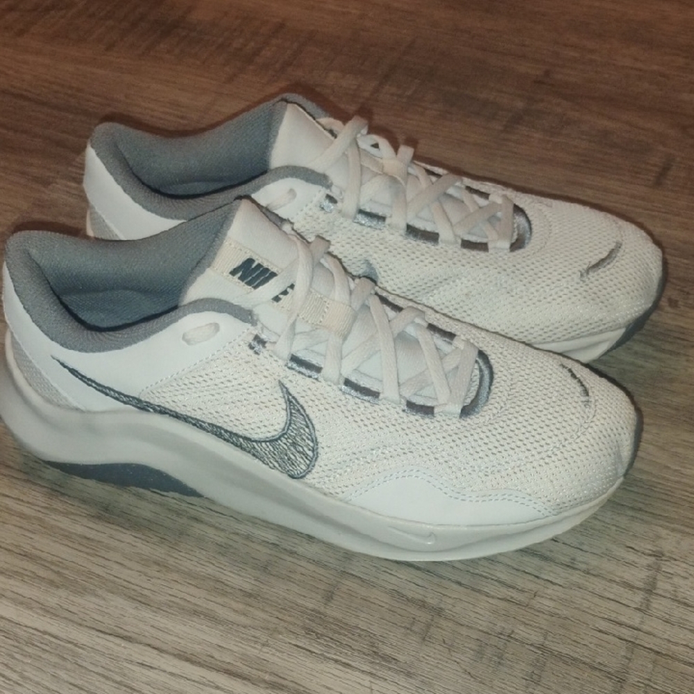 Nike Legend Essential 3 Men's White and Grey Sneakers Size 9